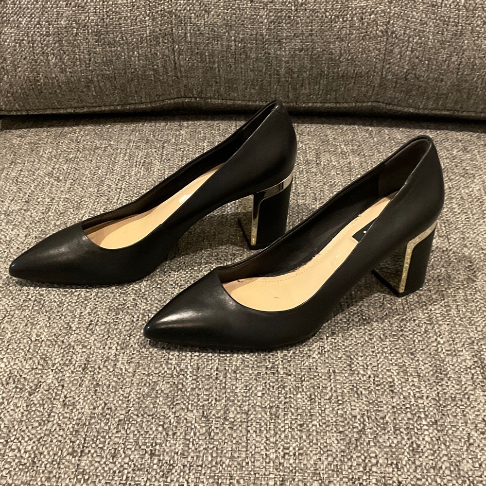 DKNY Women’s Black Leather Block Heels Size 7 Silver Logo on Heels